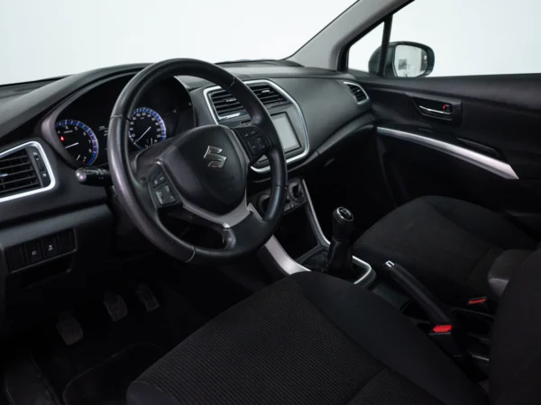 SUZUKI SCROSS 2020 usado — Pompeyo Carrasco — foto 10