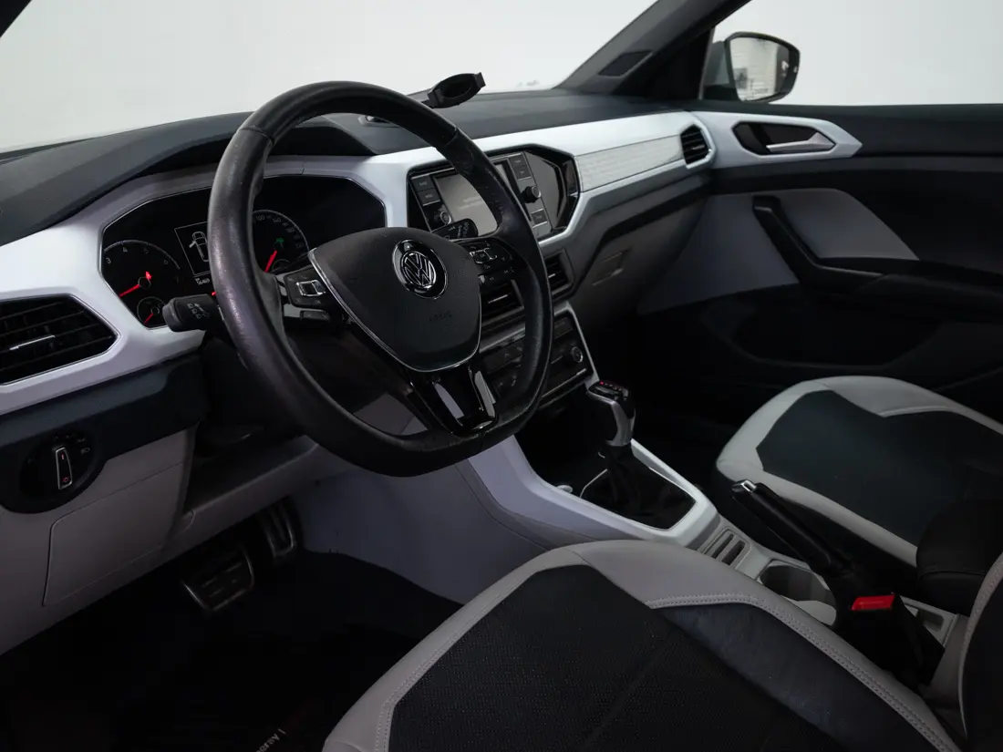 Volkswagen T-Cross — foto 10 de 17