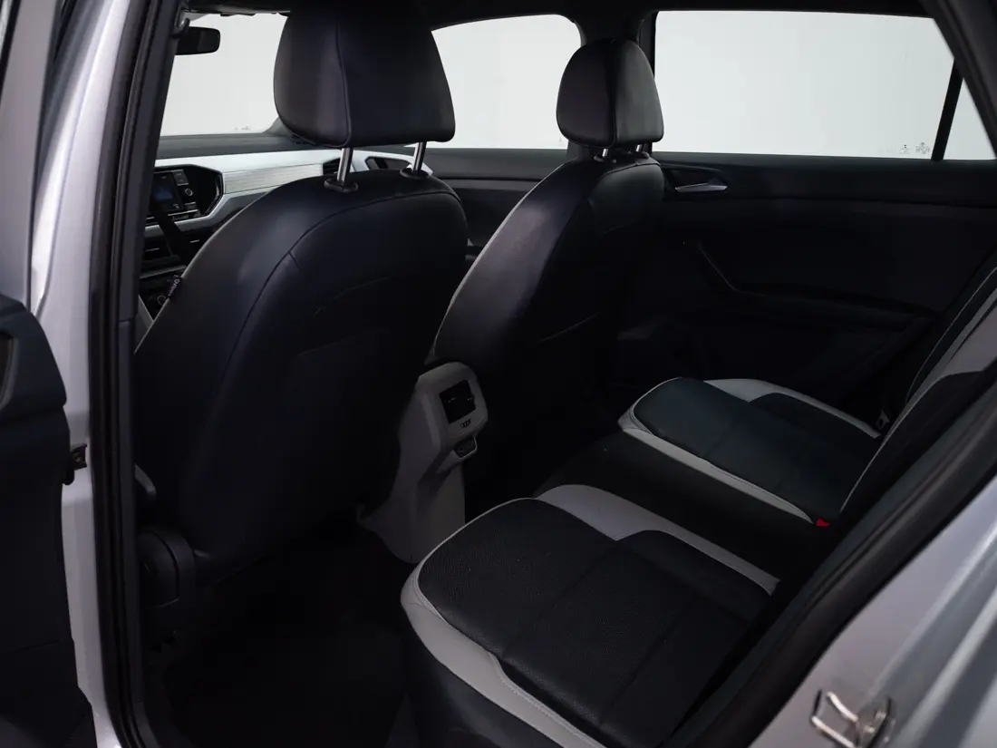Volkswagen T-Cross — foto 13 de 17