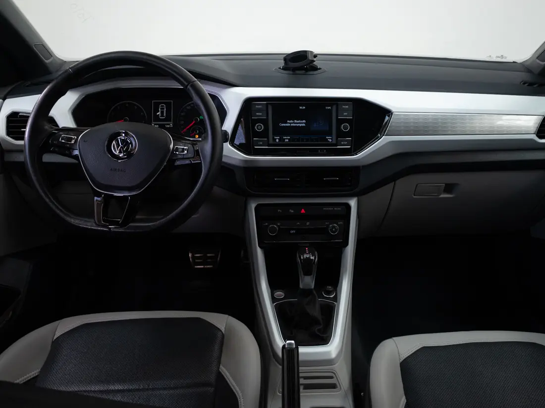 Volkswagen T-Cross — foto 14 de 17