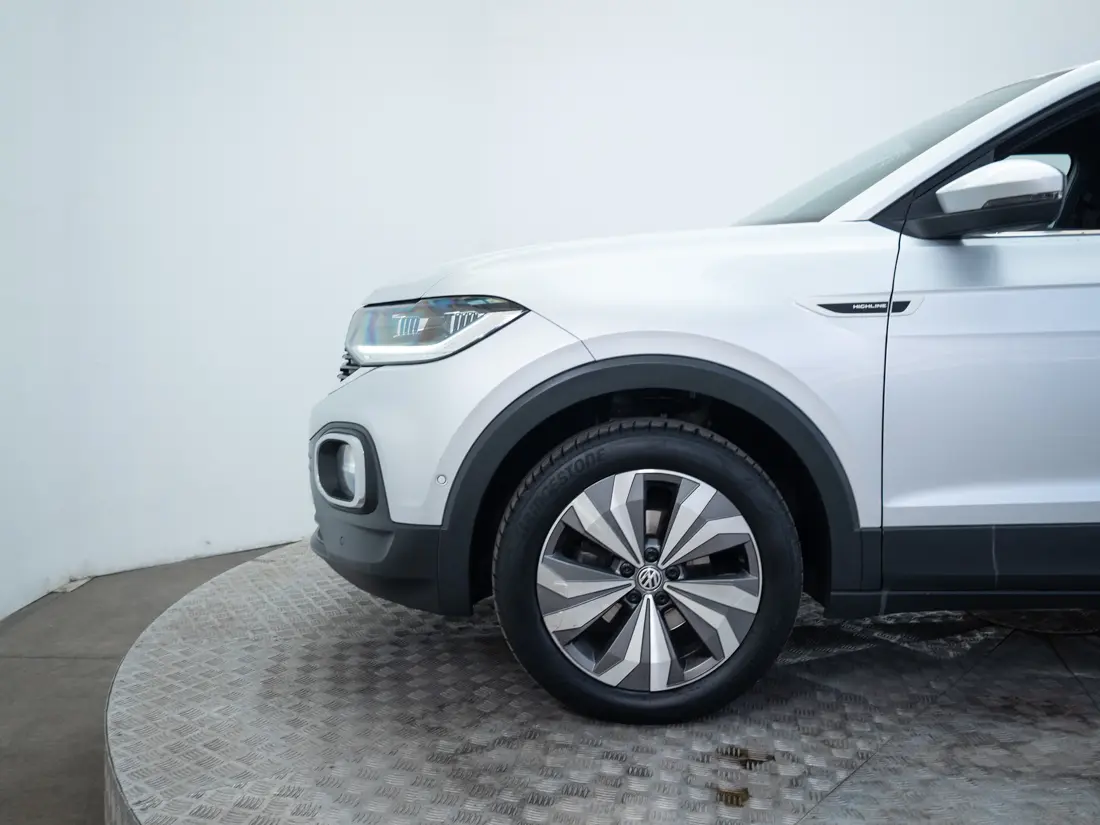 Volkswagen T-Cross — foto 16 de 17