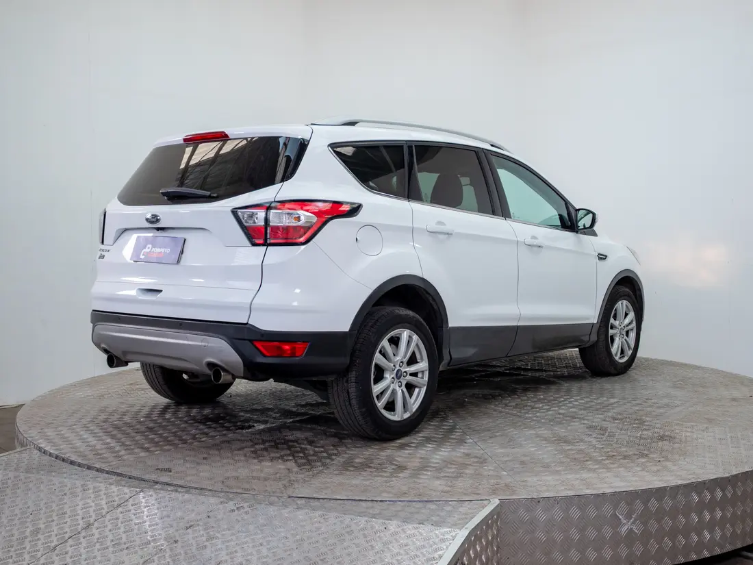 Ford Escape — foto 6 de 19