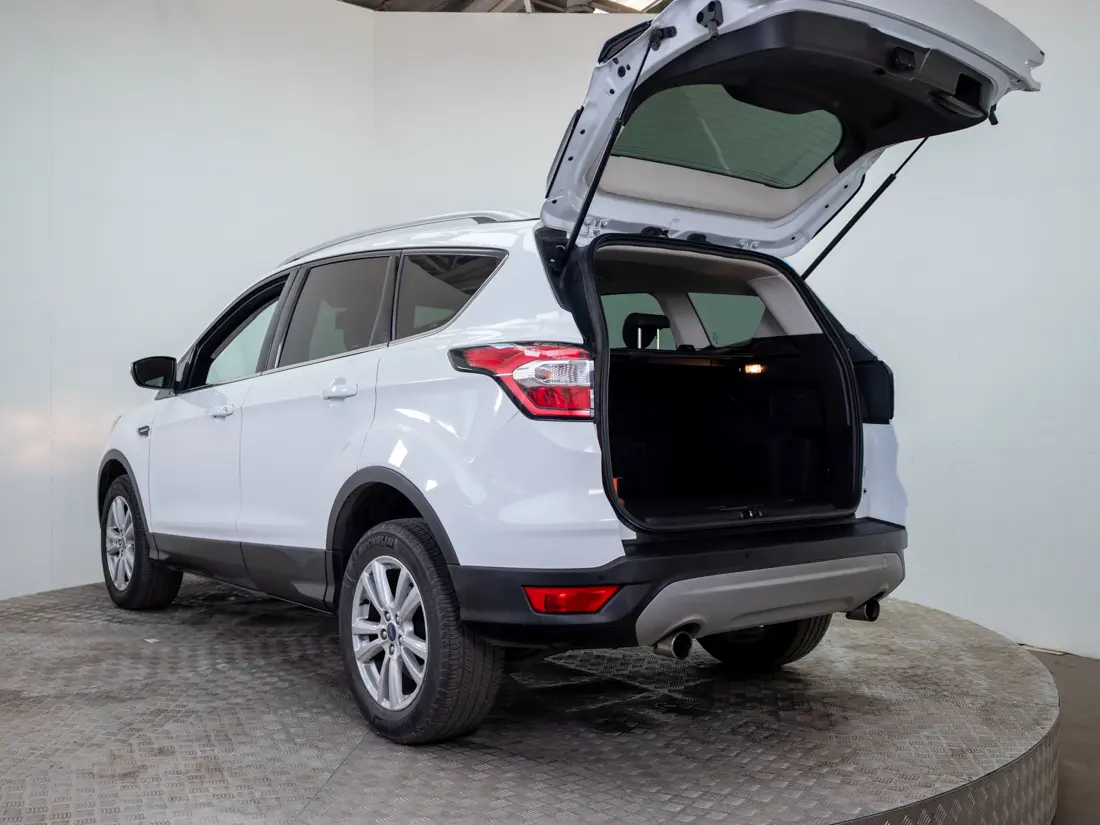 Ford Escape — foto 9 de 19
