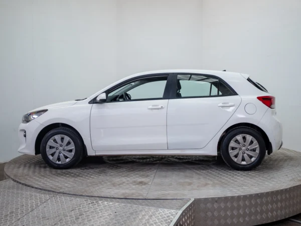 Kia RIO 5 2020 usado — Pompeyo Carrasco — foto 3