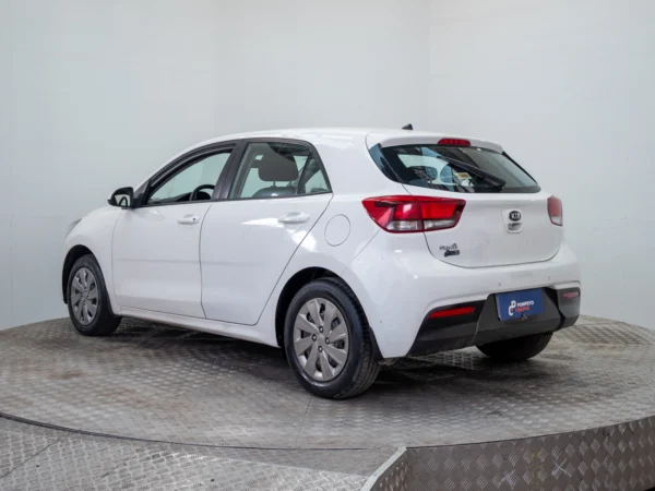 Kia RIO 5 2020 usado — Pompeyo Carrasco — foto 4