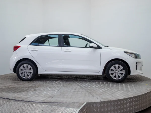 Kia RIO 5 2020 usado — Pompeyo Carrasco — foto 7