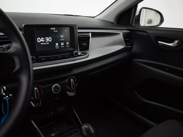 Kia RIO 5 2020 usado — Pompeyo Carrasco — foto 11
