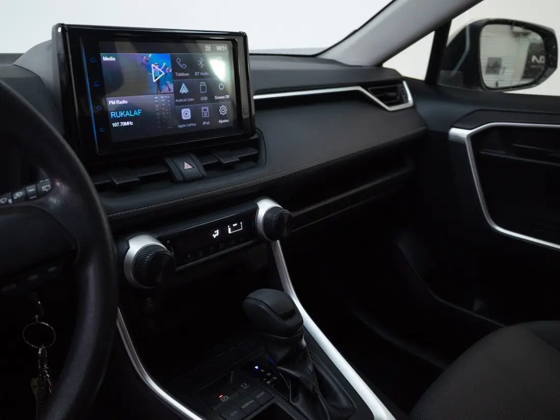 Toyota RAV4 — foto 10 de 19