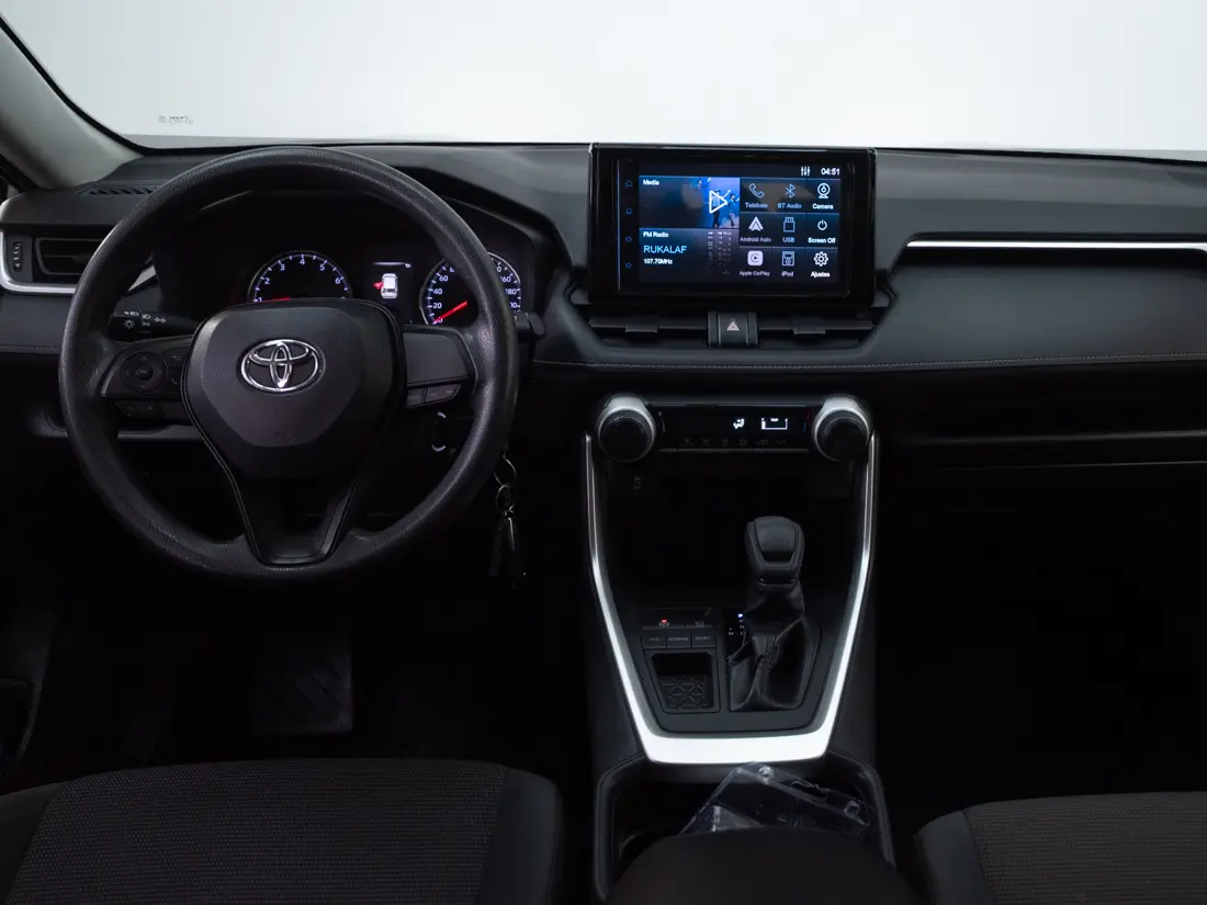Toyota RAV4 — foto 13 de 19