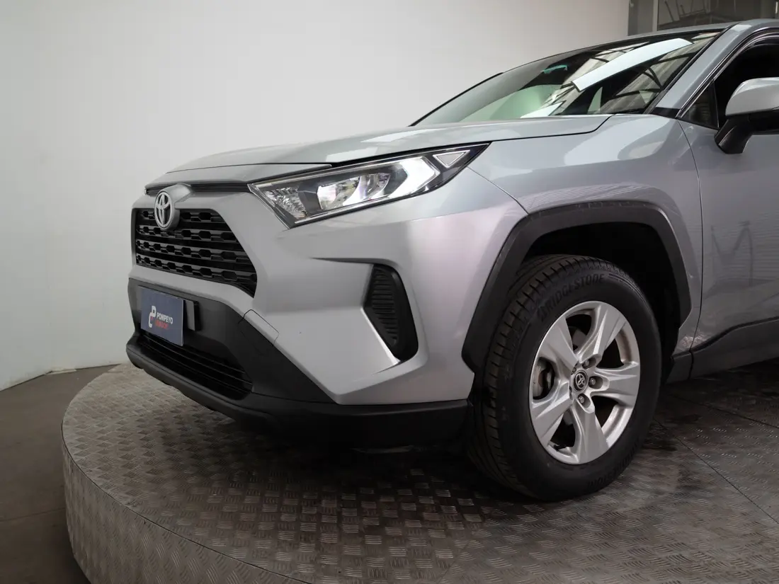 Toyota RAV4 — foto 16 de 19