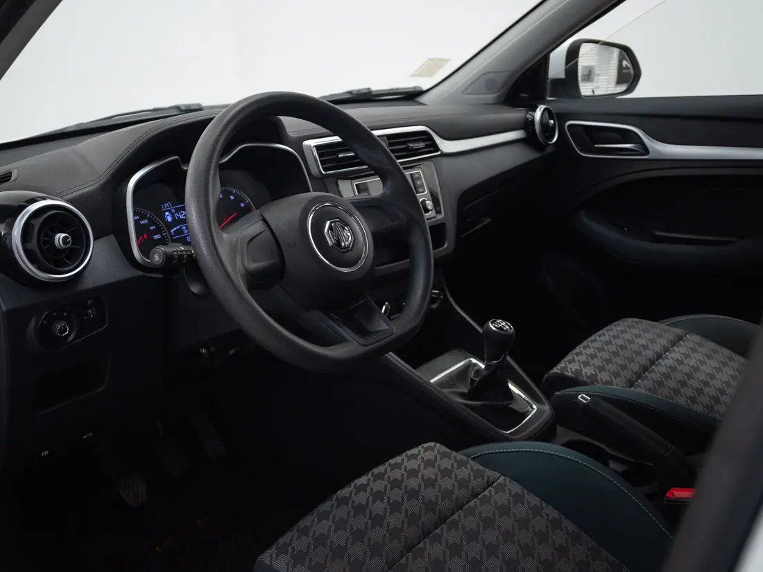 MG ZS 1.5 STD MT 2020