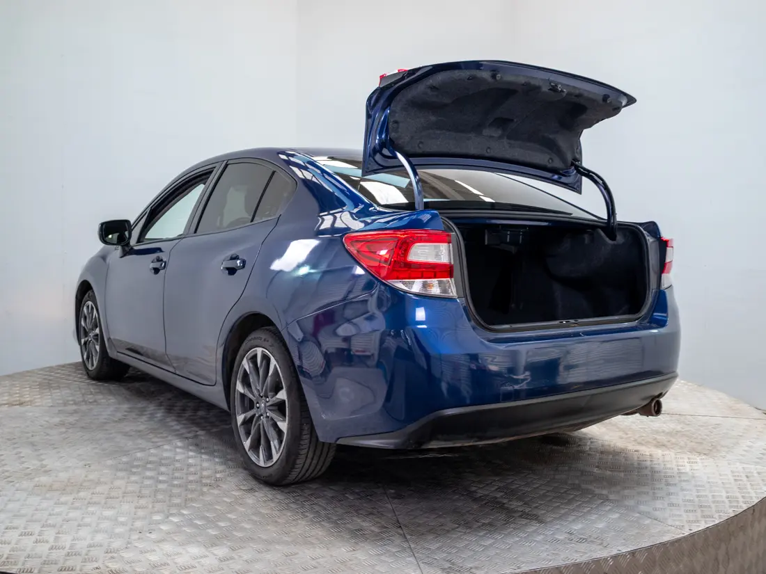 Subaru Impreza — foto 9 de 19