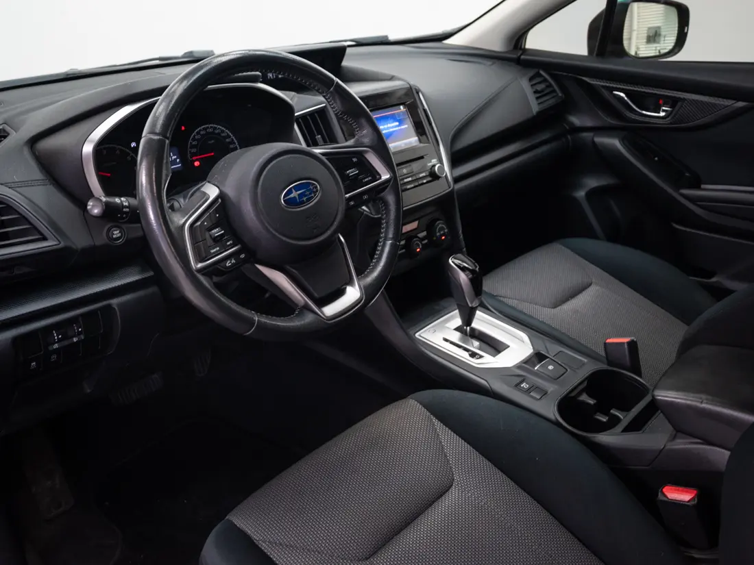 Subaru Impreza — foto 10 de 19