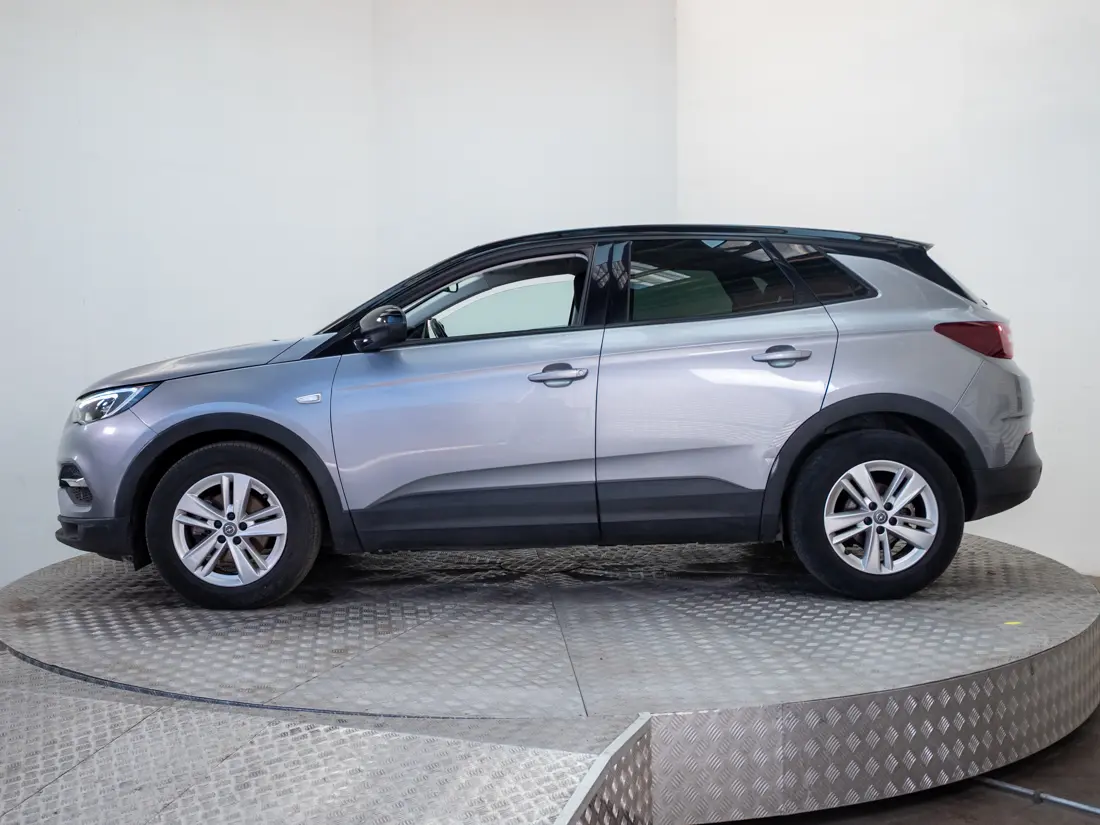 Opel Grandland — foto 3 de 19