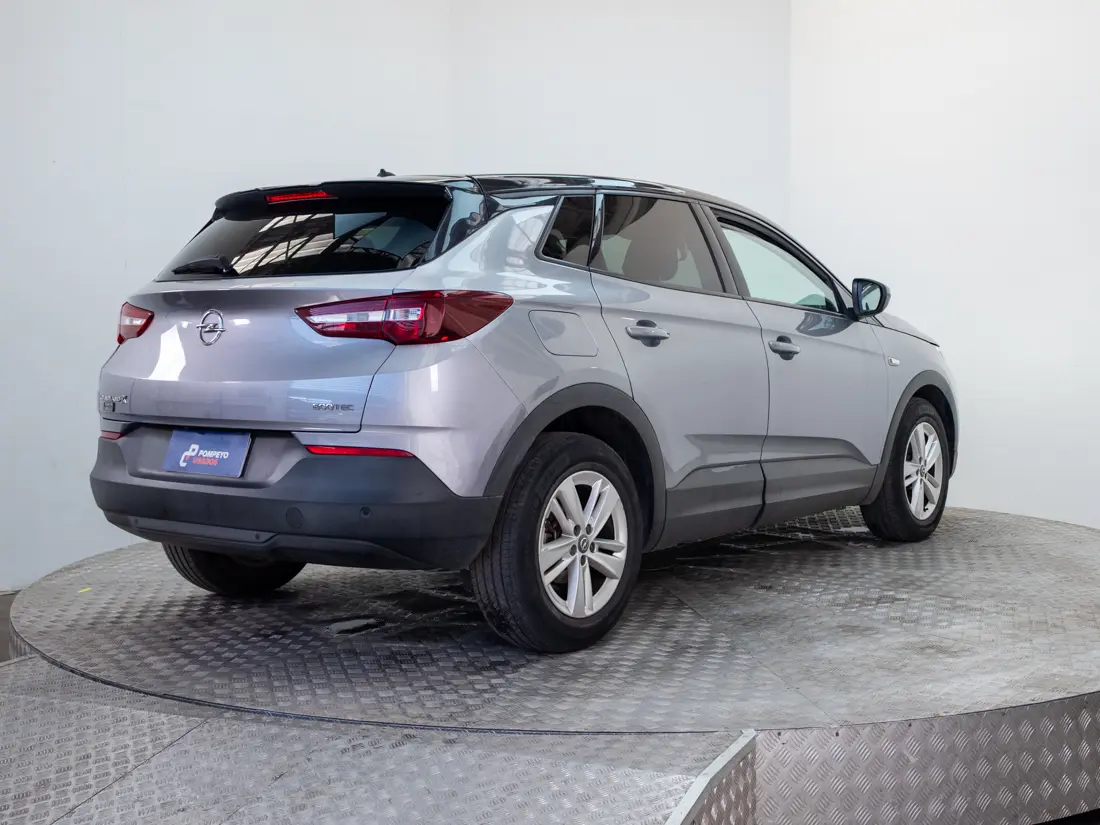 Opel Grandland — foto 6 de 19