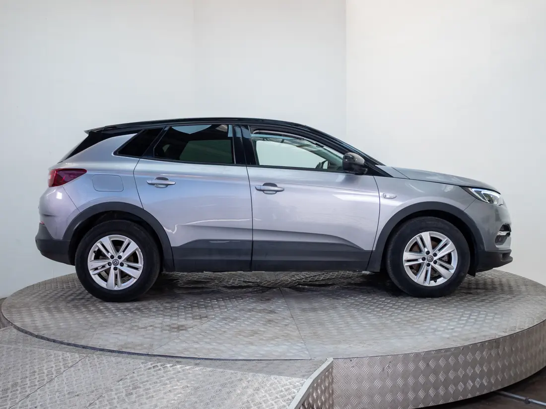 Opel Grandland — foto 7 de 19