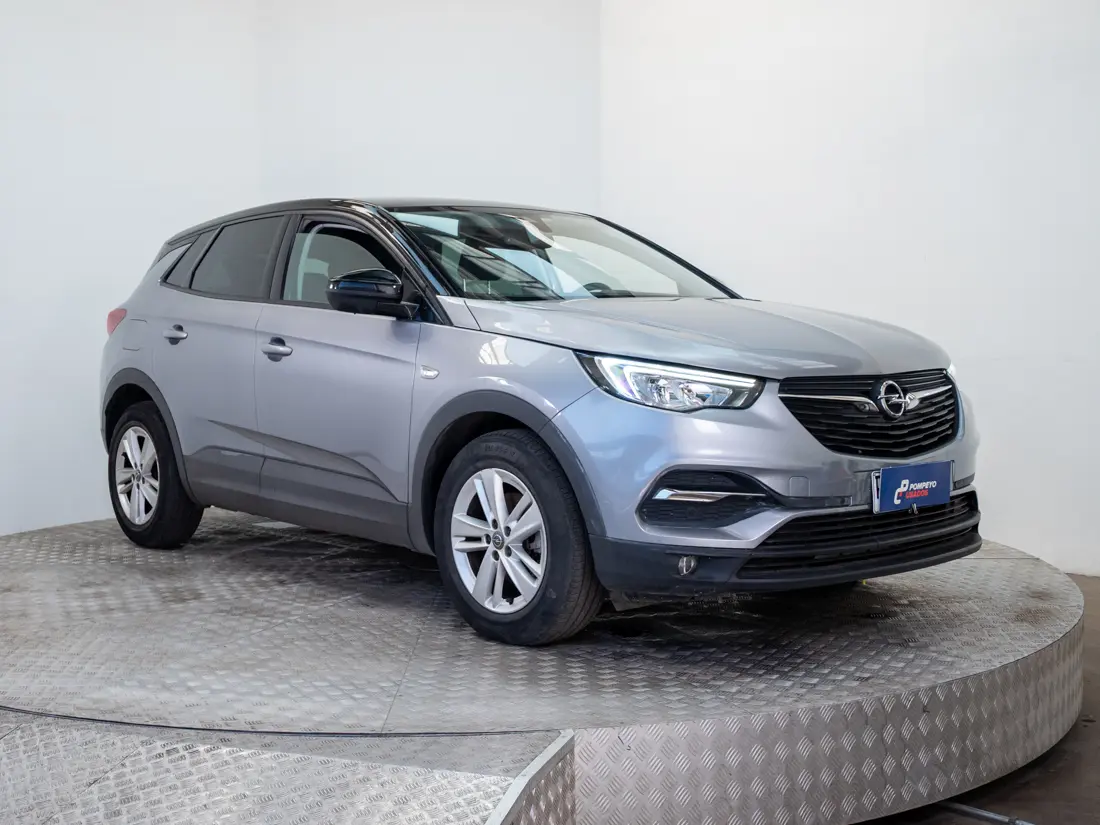 Opel Grandland — foto 8 de 19