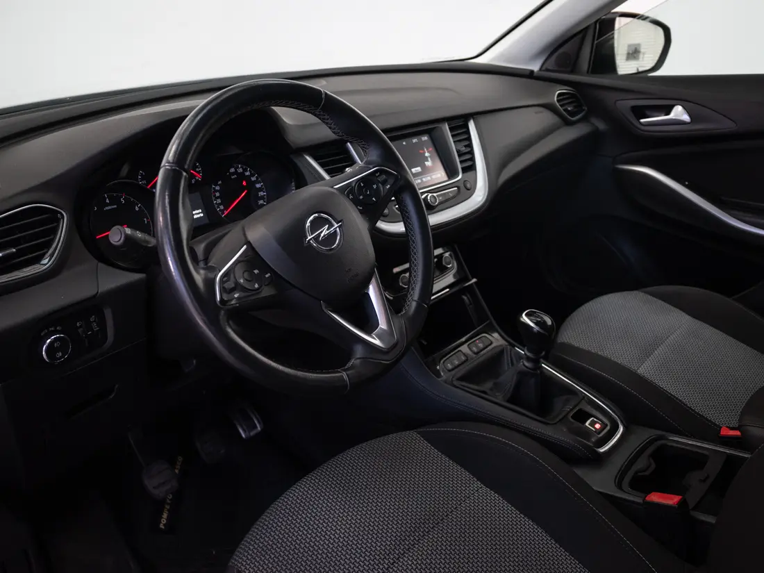 Opel Grandland — foto 10 de 19