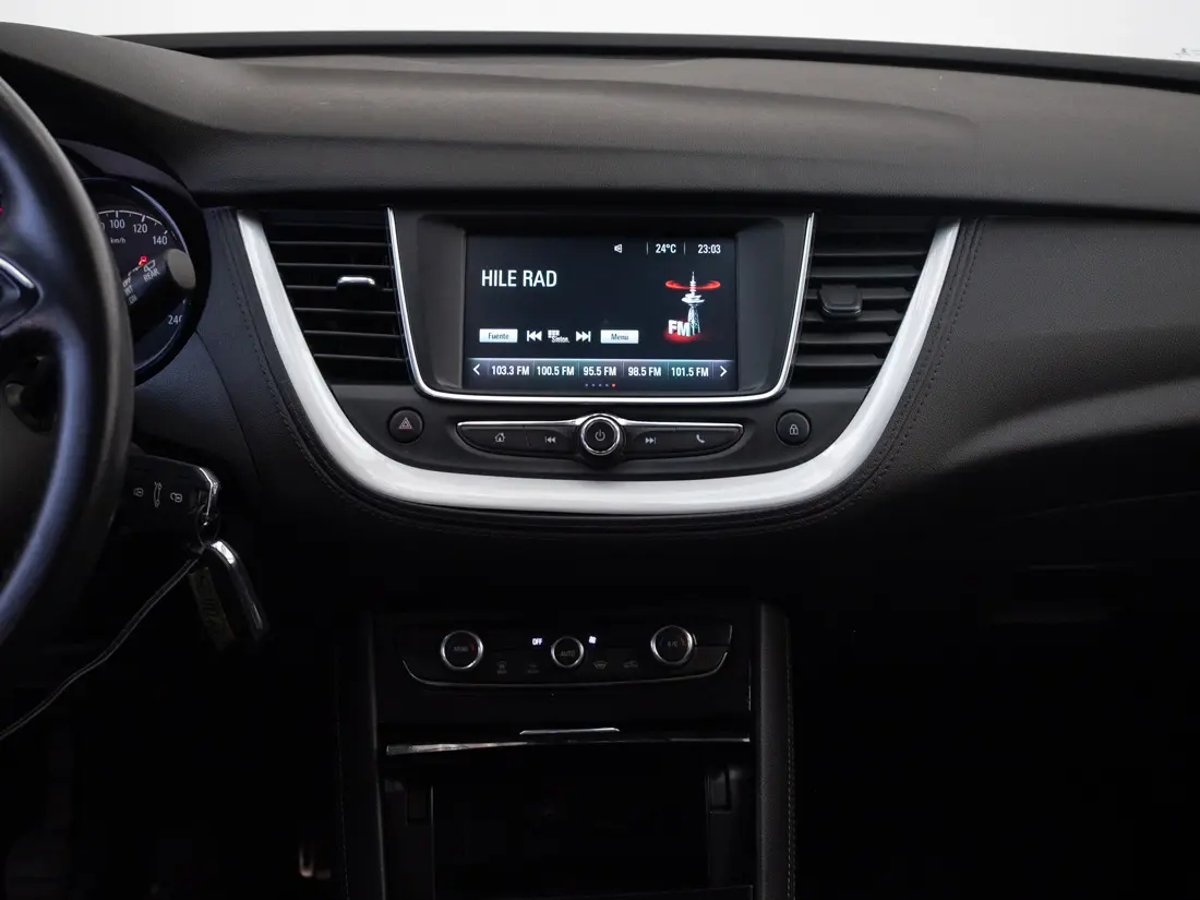 Opel Grandland — foto 15 de 19