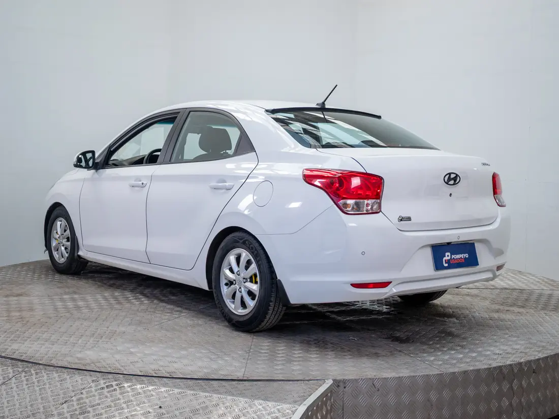 Hyundai Verna — foto 5 de 19