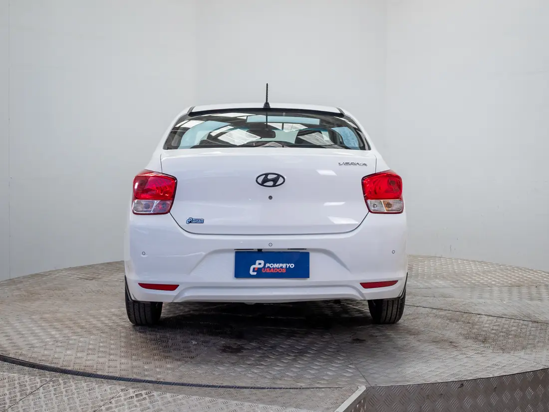 Hyundai Verna — foto 6 de 19