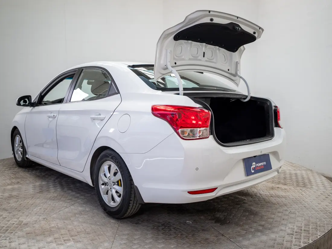 Hyundai Verna — foto 10 de 19