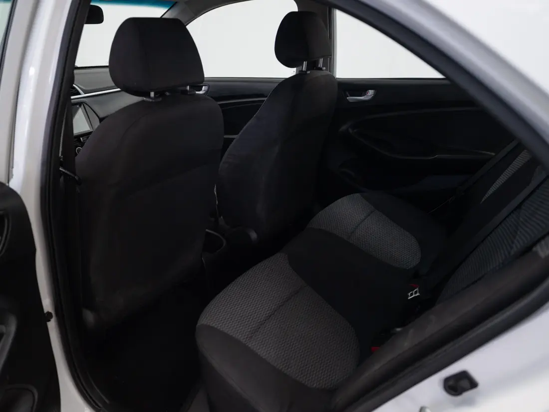 Hyundai Verna — foto 13 de 19