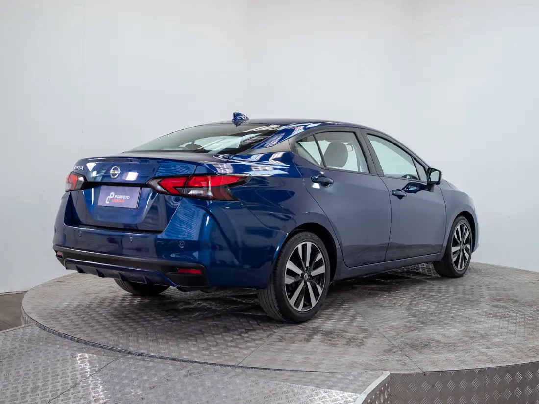 Nissan Versa — foto 6 de 19