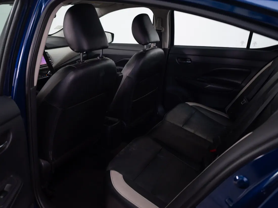 Nissan Versa — foto 13 de 19
