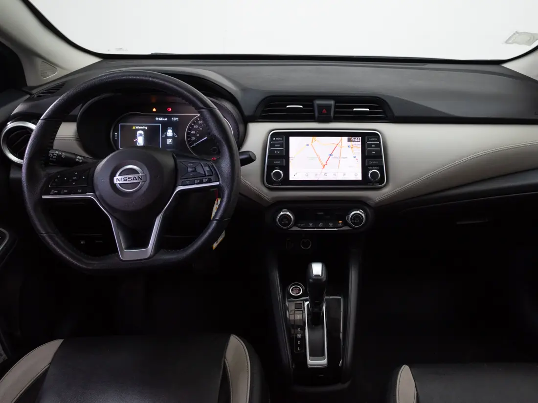 Nissan Versa — foto 14 de 19