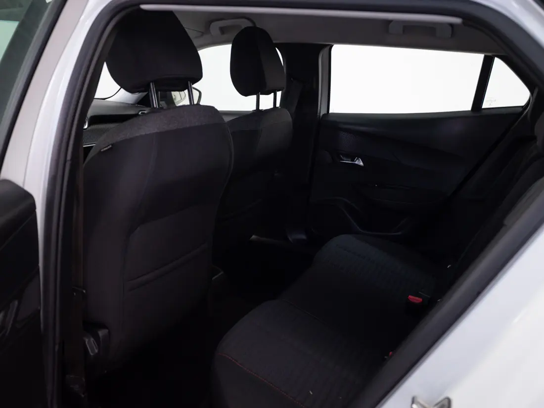Peugeot 2008 — foto 13 de 19