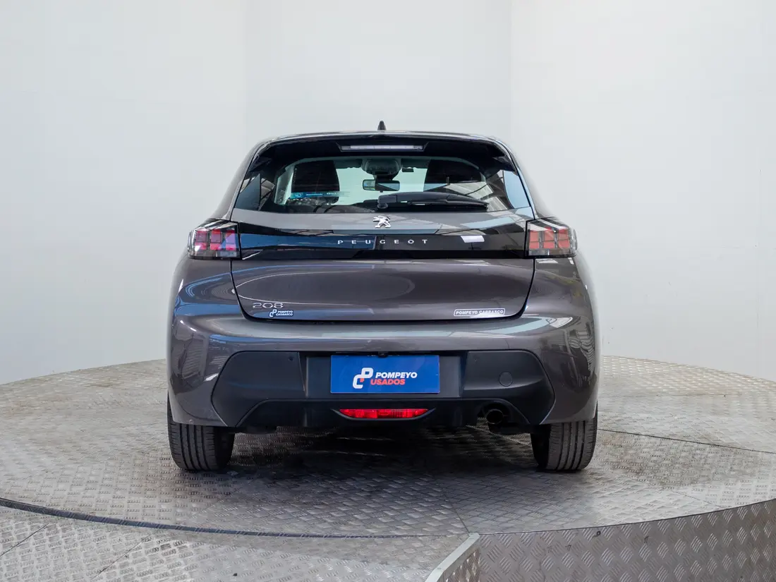 Peugeot 208 — foto 5 de 19