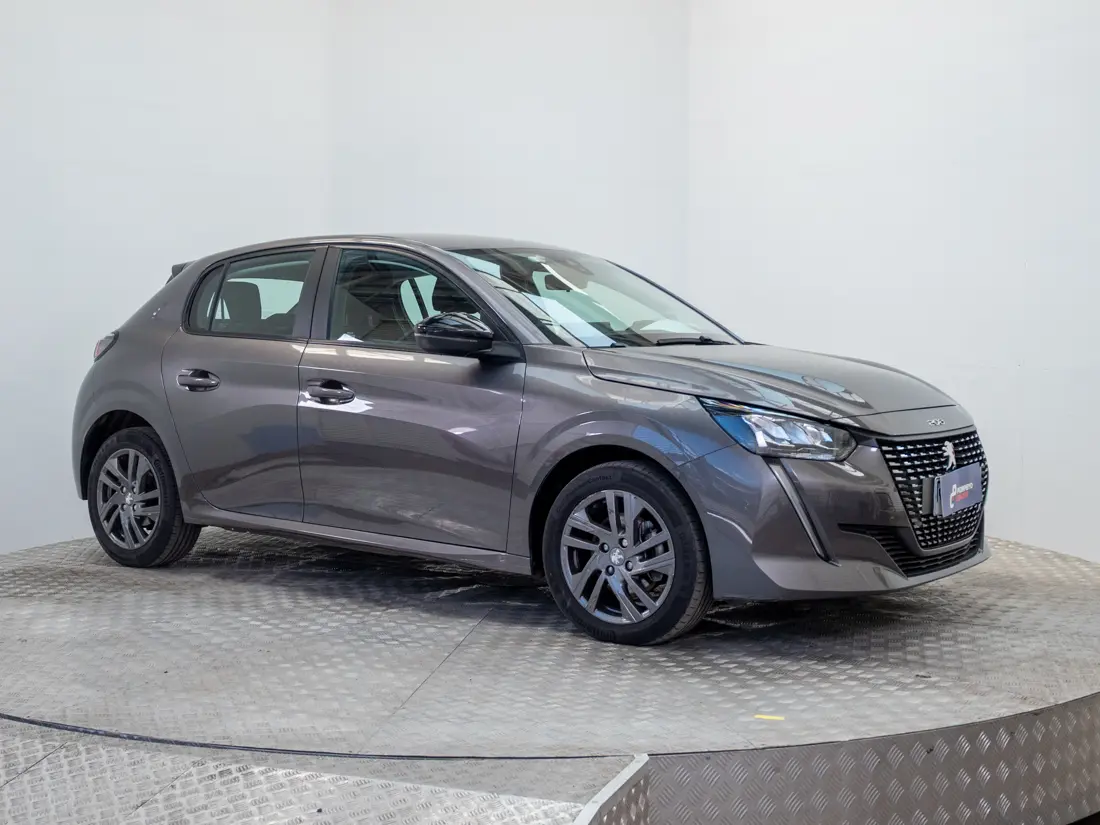 Peugeot 208 — foto 8 de 19