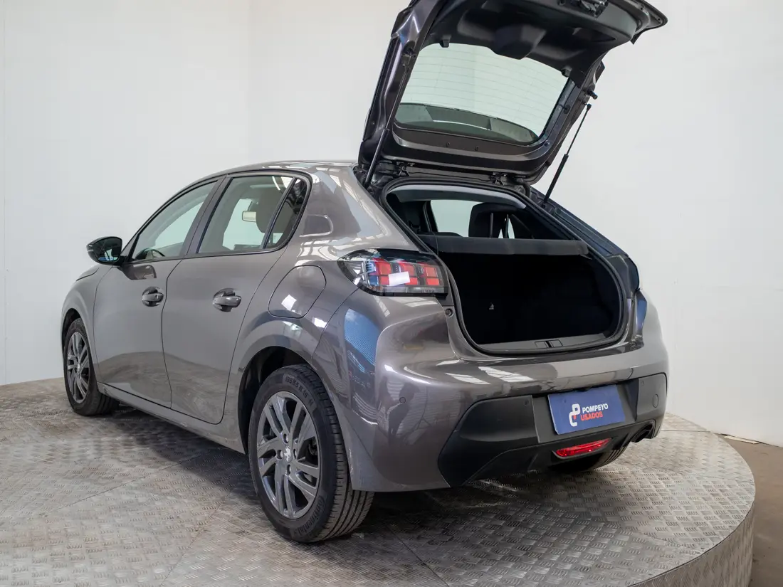 Peugeot 208 — foto 9 de 19