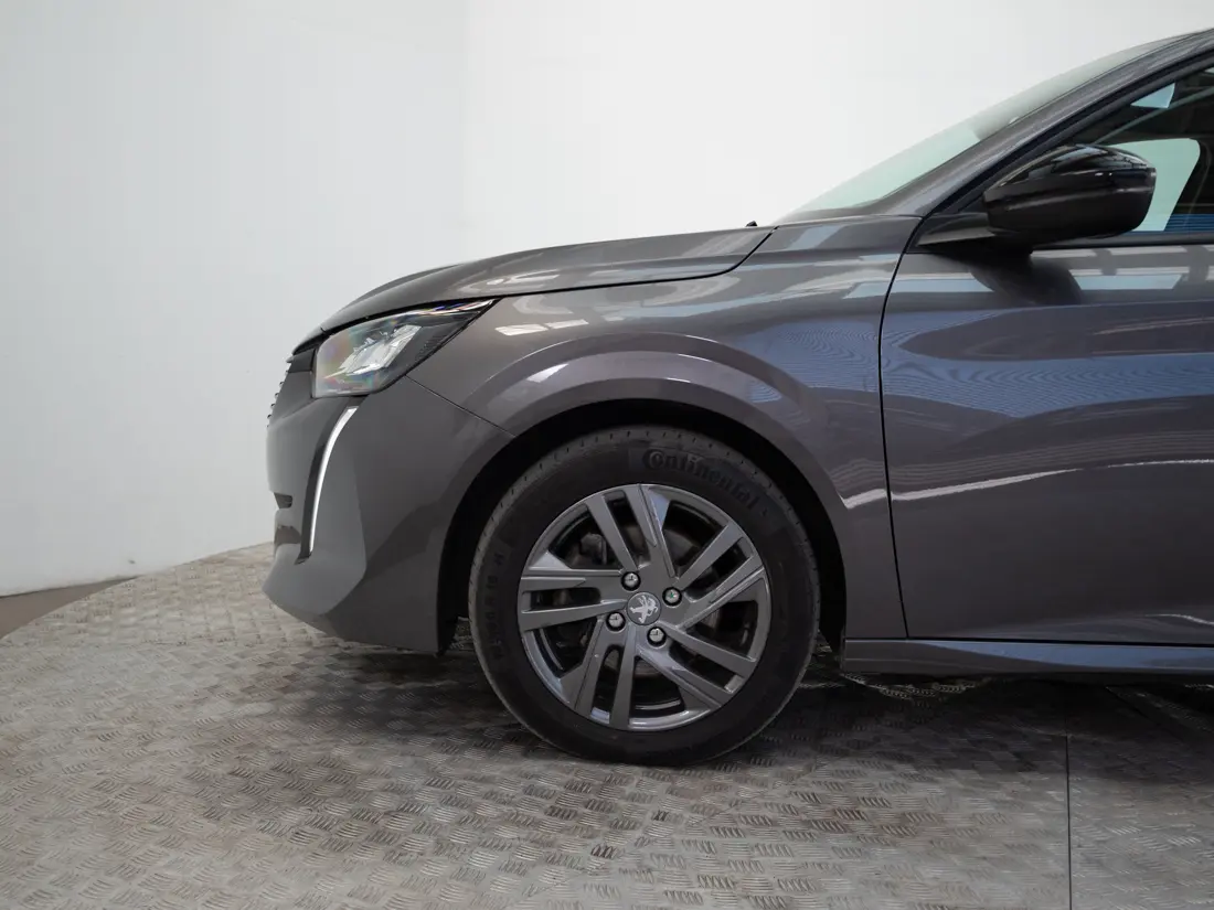Peugeot 208 — foto 16 de 19