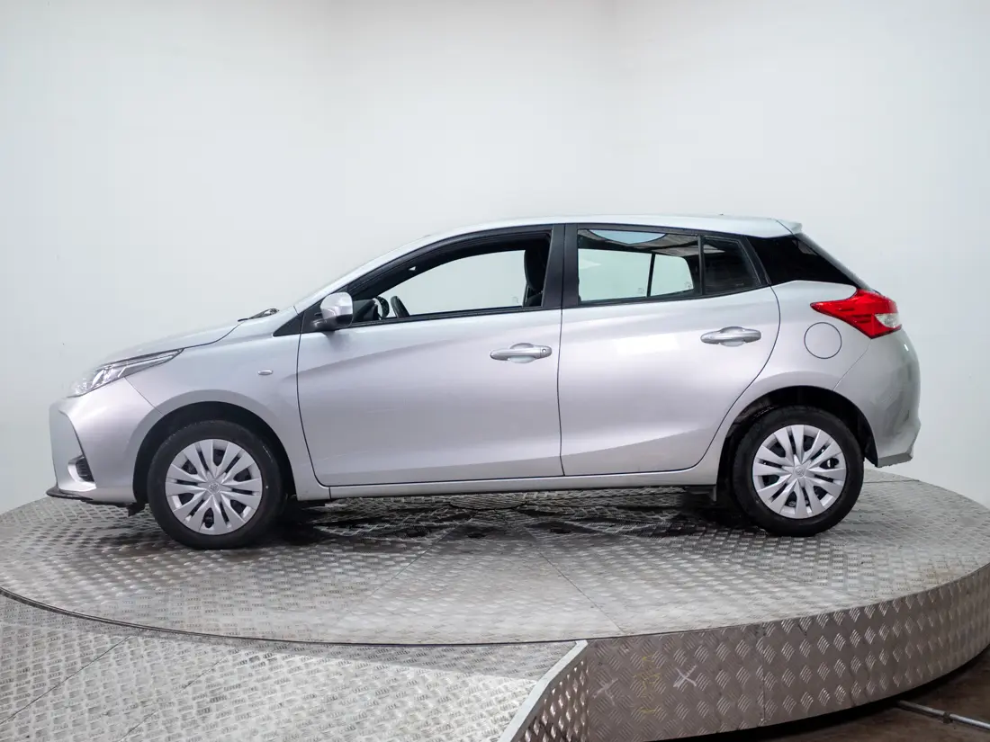 Toyota Yaris — foto 3 de 19