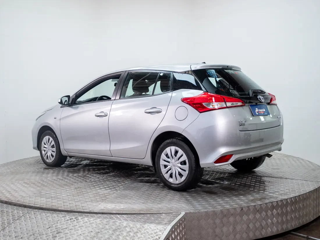 Toyota Yaris — foto 4 de 19