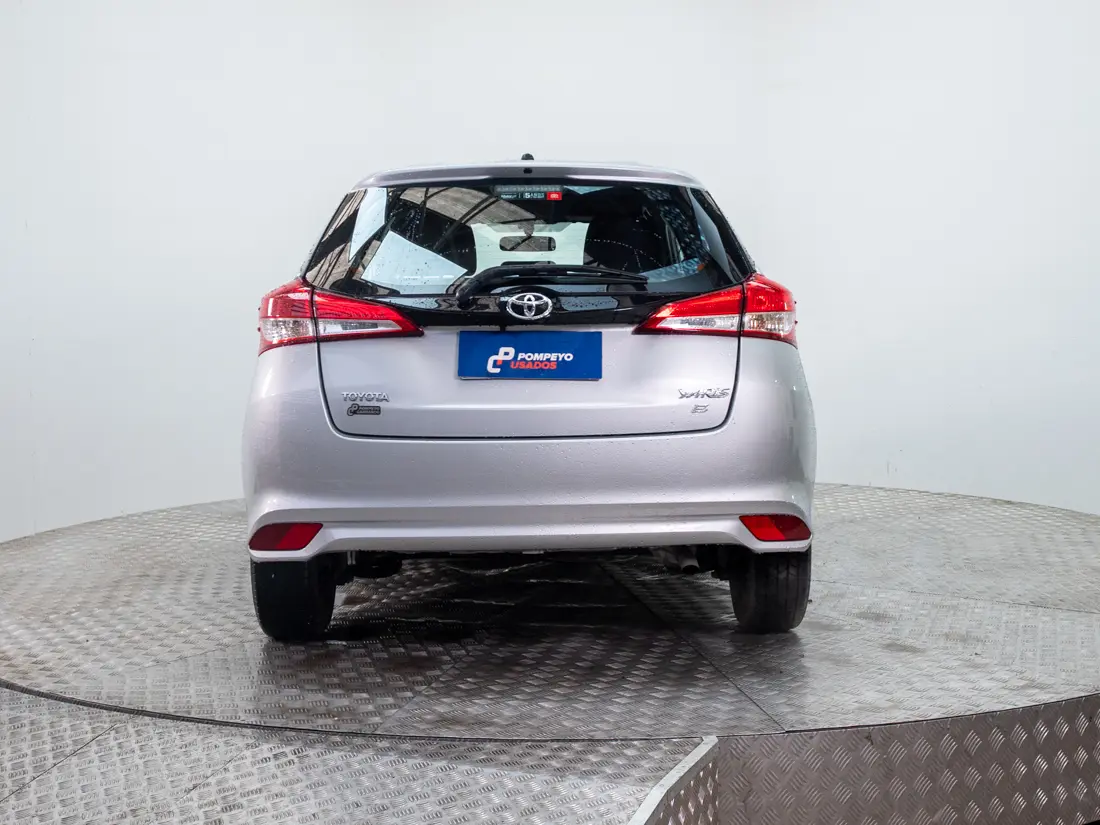 Toyota Yaris — foto 5 de 19