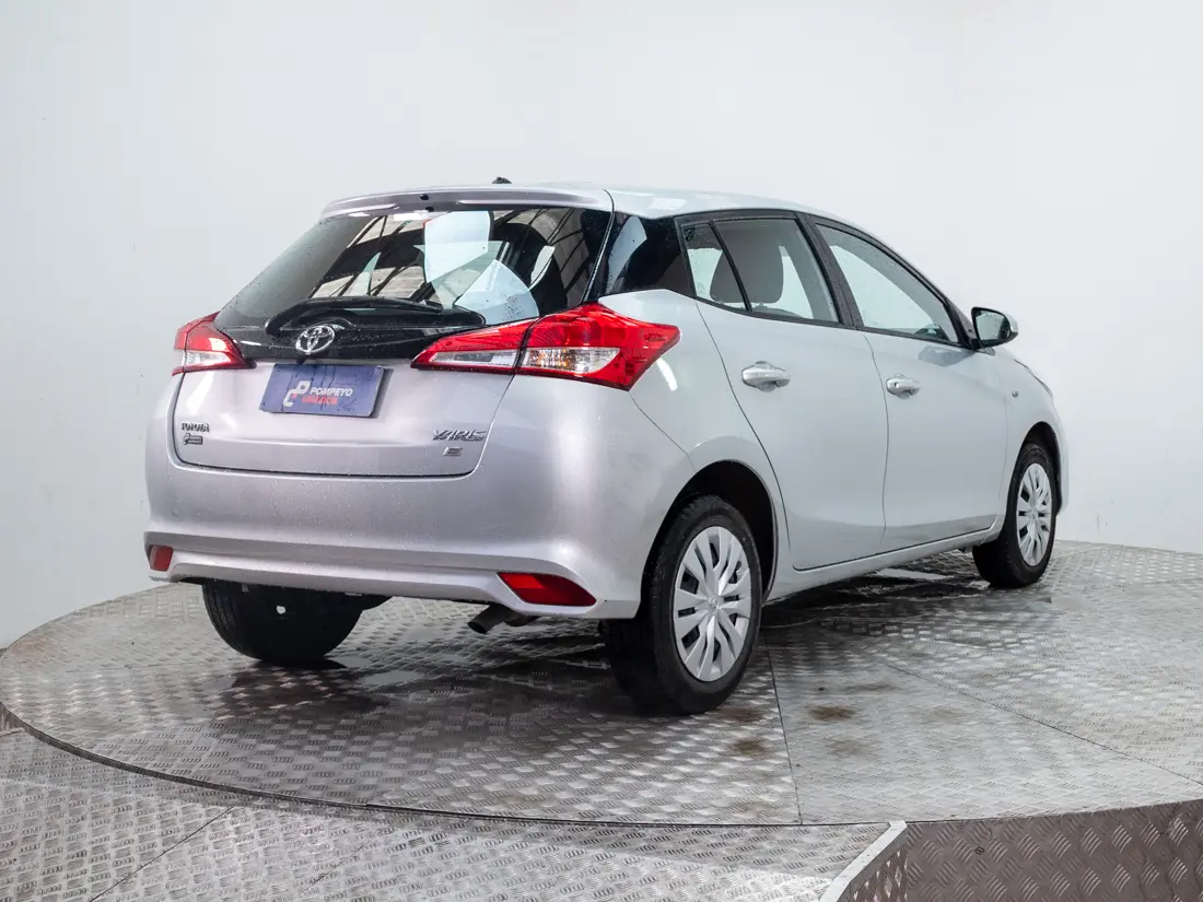 Toyota Yaris — foto 6 de 19