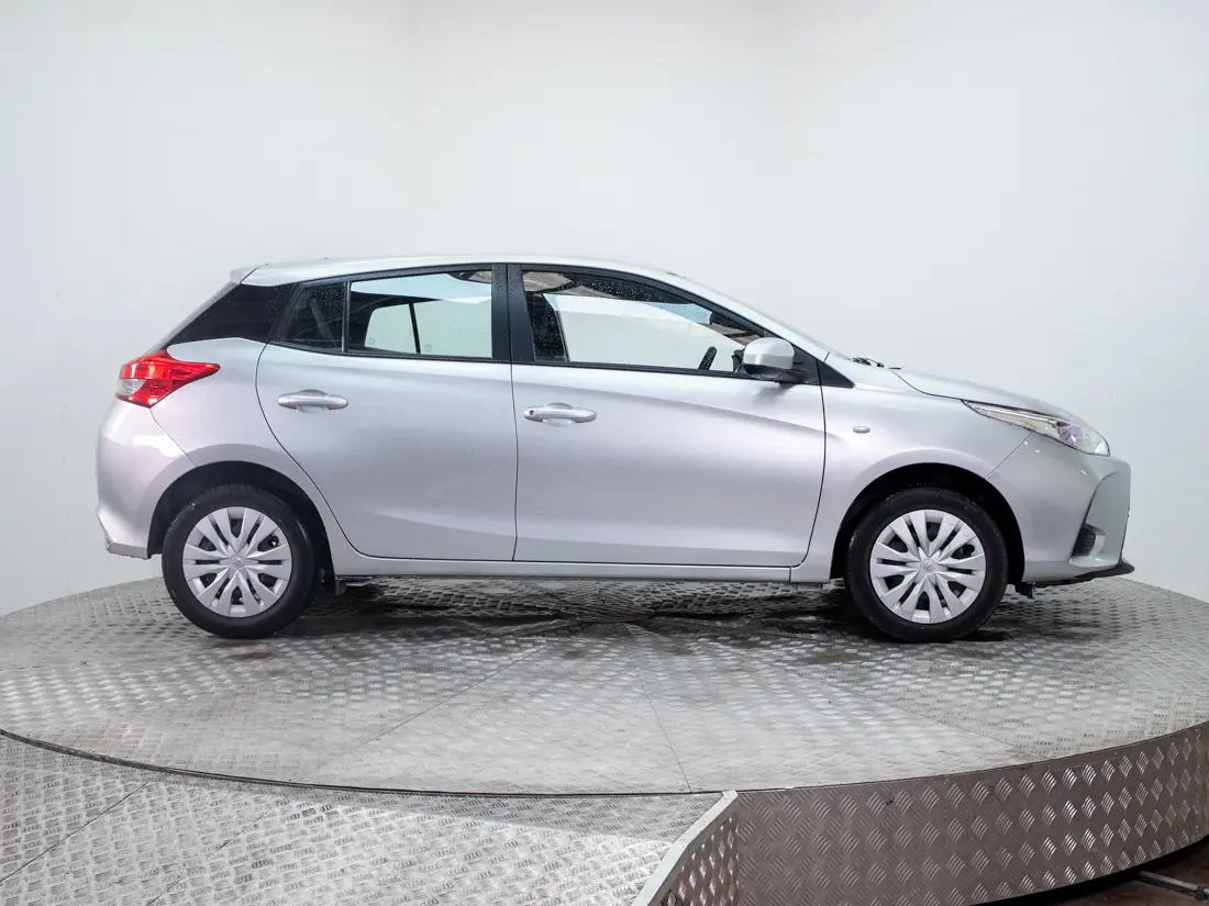 Toyota Yaris — foto 7 de 19