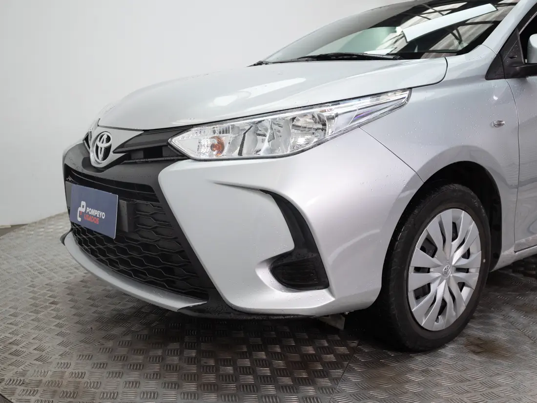 Toyota Yaris — foto 17 de 19