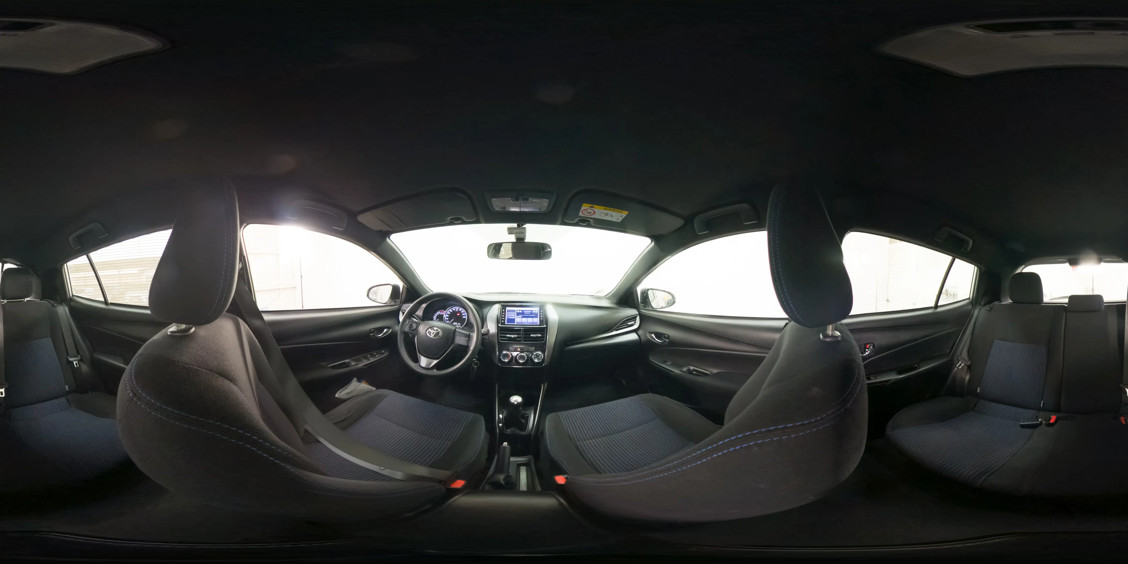 Toyota Yaris — foto 19 de 19
