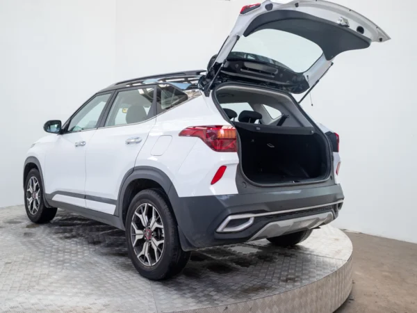 Kia SELTOS 2022 usado — Pompeyo Carrasco — foto 9
