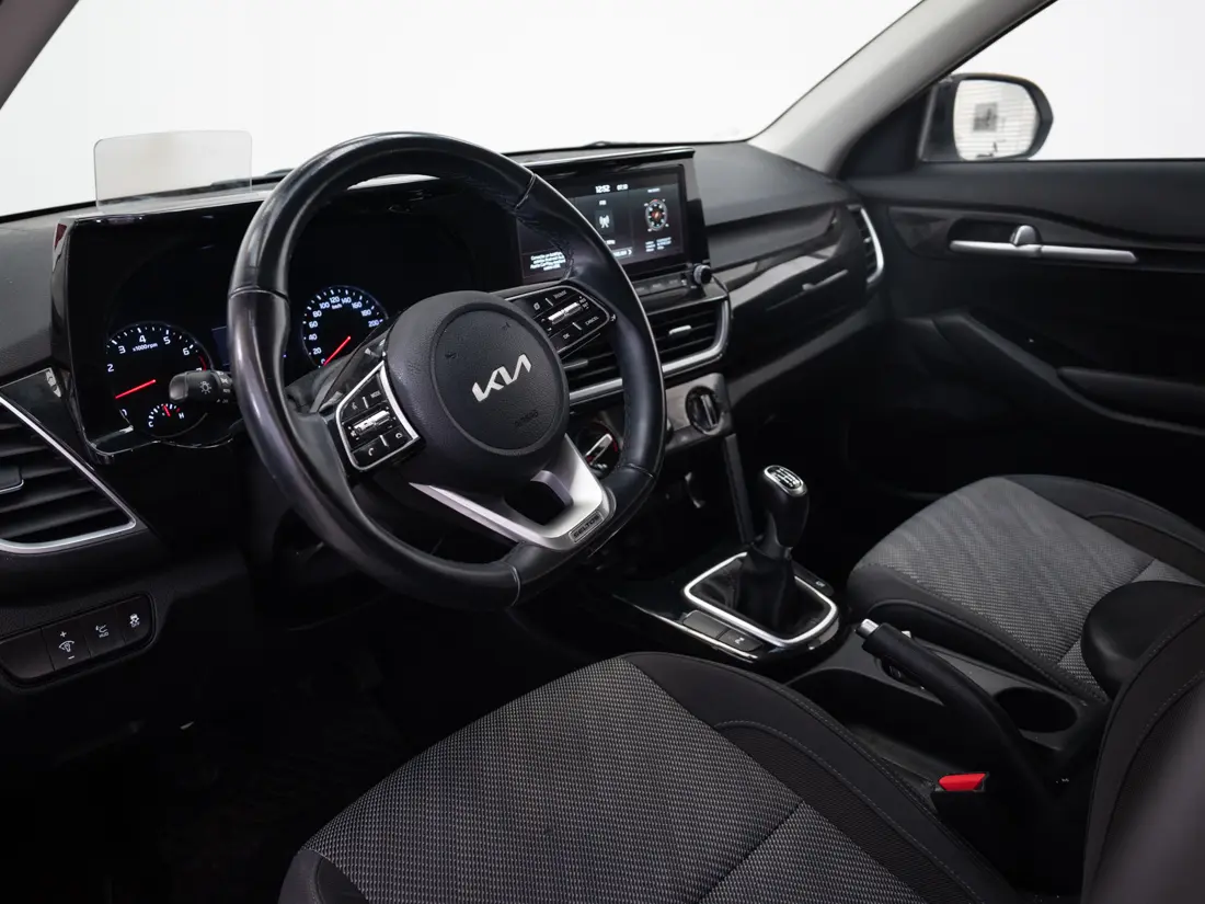 KIA Seltos — foto 10 de 18
