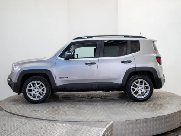 JEEP RENEGADE 2023 usado — Pompeyo Carrasco — foto 3