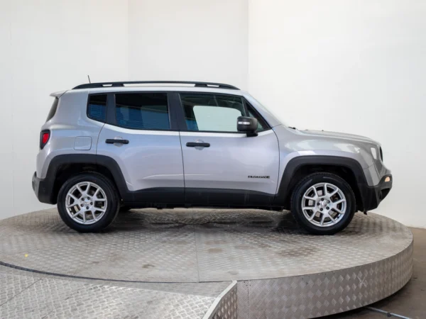 JEEP RENEGADE 2023 usado — Pompeyo Carrasco — foto 7