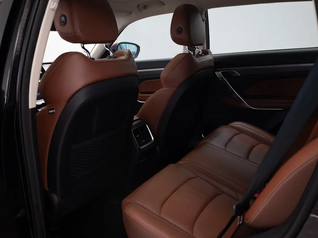 Geely Azkarra — foto 13 de 21