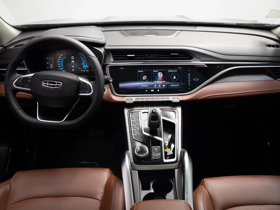 Geely Azkarra — foto 14 de 21