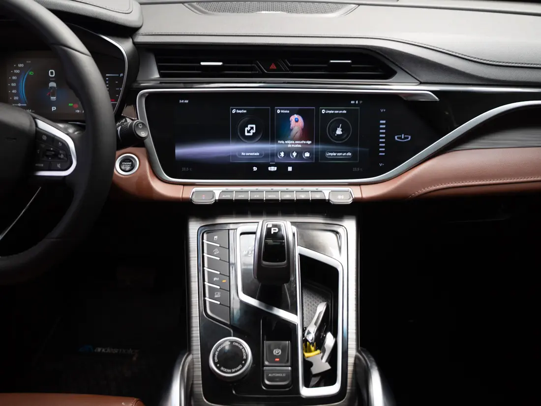 Geely Azkarra — foto 15 de 21