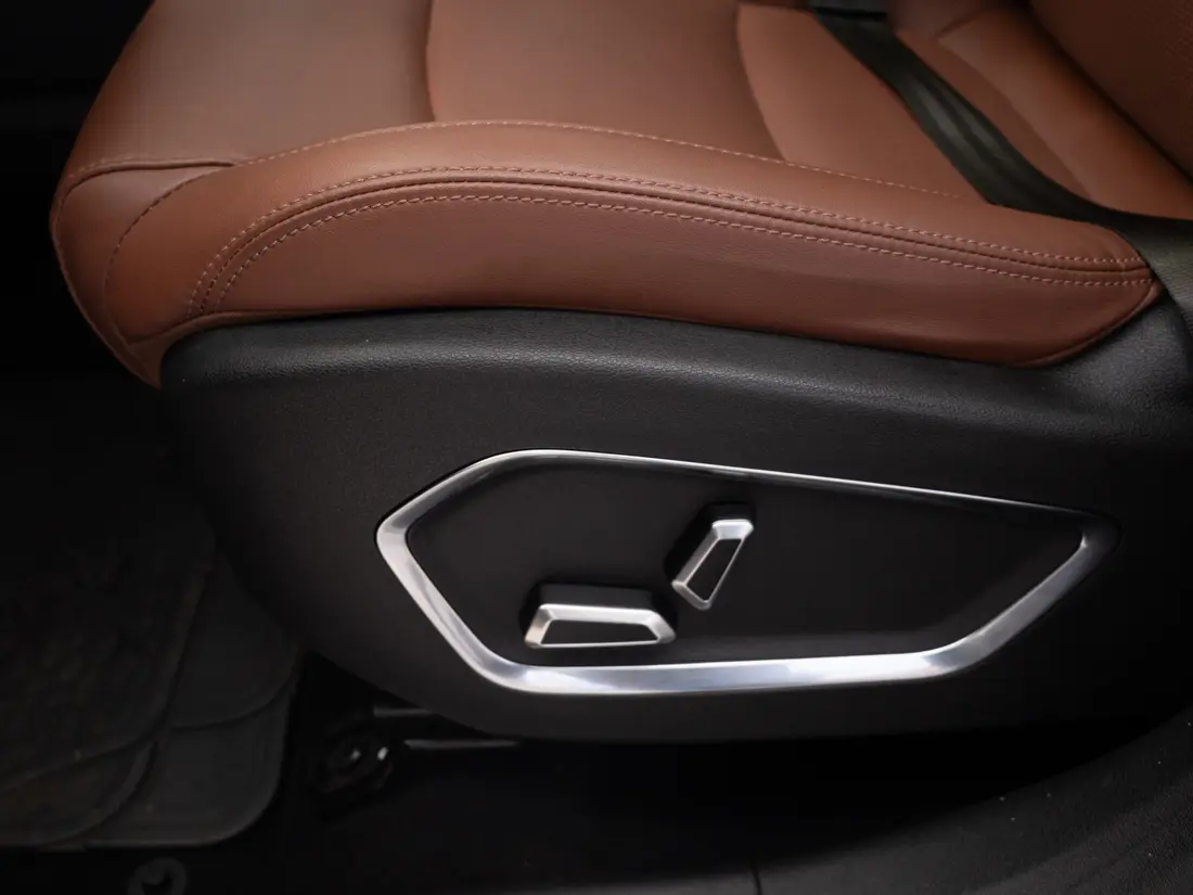 Geely Azkarra — foto 17 de 21